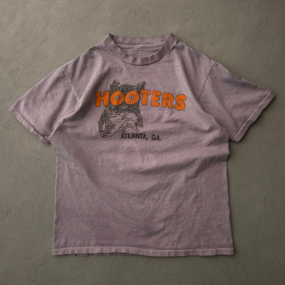 Hooters T-shirt Mens L Purple Faded Dyed Atlanta Graphic 1990s